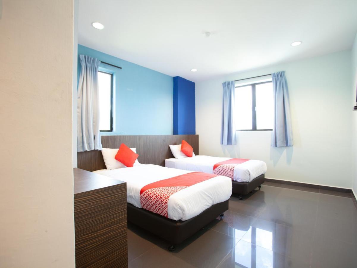 Oyo 89487 Space Hotel Keluang Ngoại thất bức ảnh