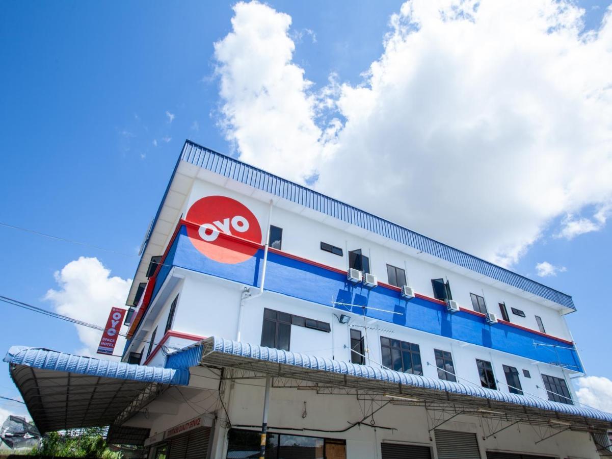 Oyo 89487 Space Hotel Keluang Ngoại thất bức ảnh